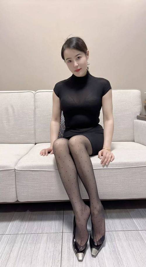 美女老师叫我操的相关介绍