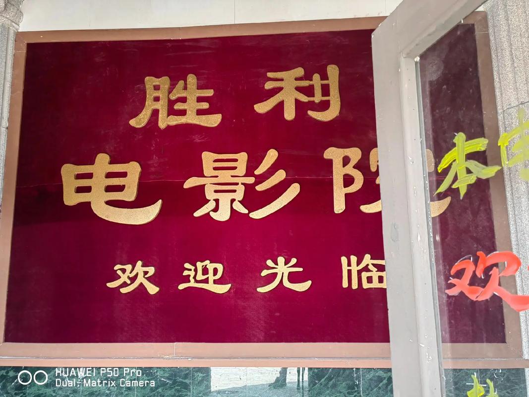 一边亲一边摸一边的相关介绍
