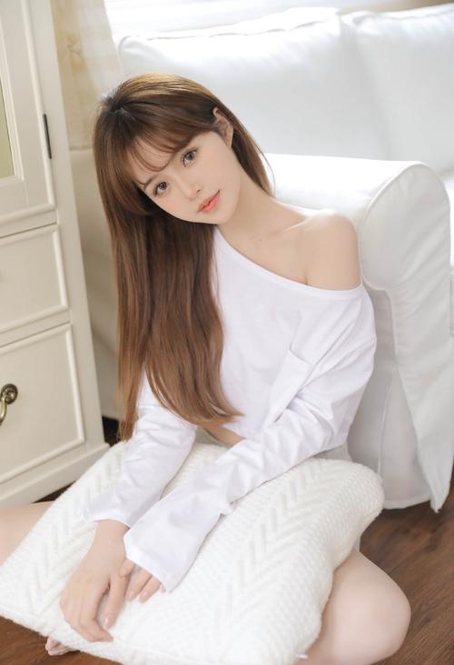 操美女同桌的相关介绍