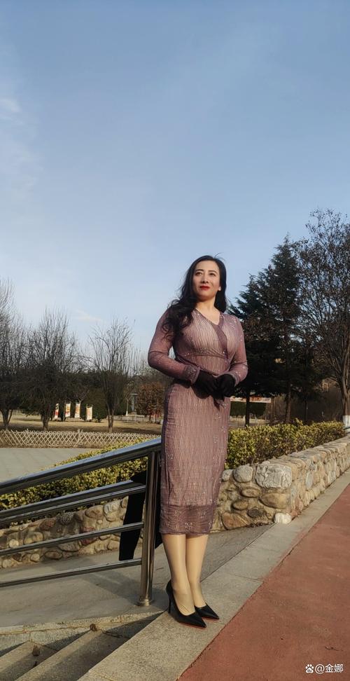 抱着美女老师操的相关介绍