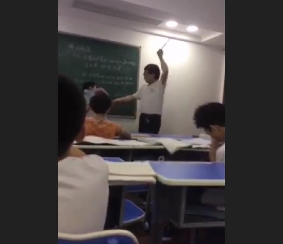 把老师操哭的相关介绍