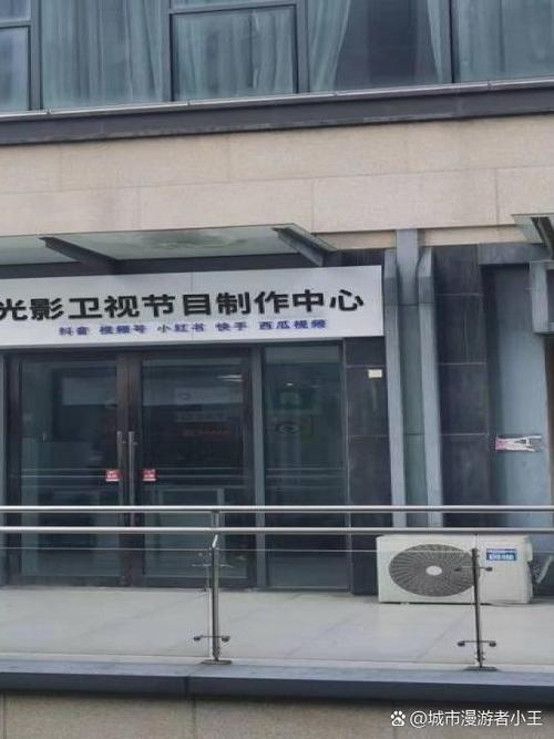 嫩草蜜桃性感人妻少妇av的相关介绍