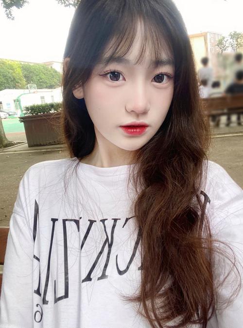 美女抖动巨乳的相关介绍