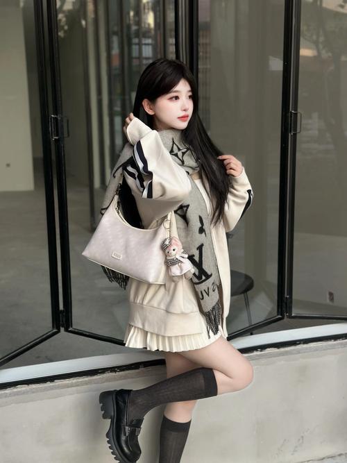 亚洲少妇人妻一区二区的相关介绍