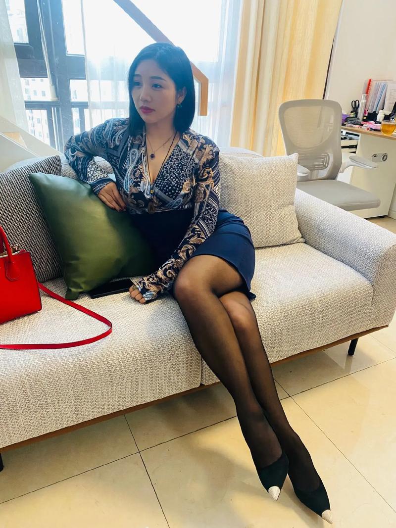 一边摸下面一边揉上面的相关介绍