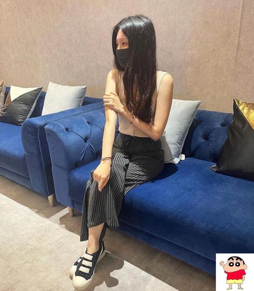 扒开美女双腿流出白浆的相关介绍