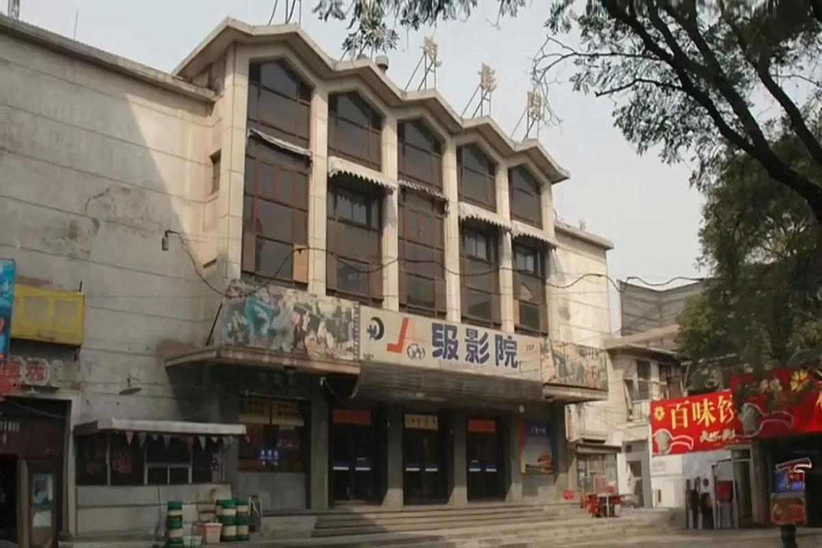 女性内裤老是湿还有黄色分泌物的相关介绍