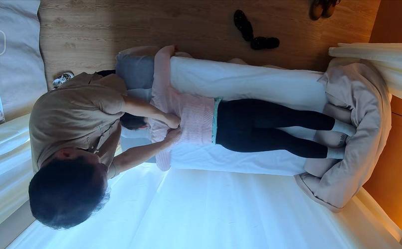 美女老师亲热的相关介绍