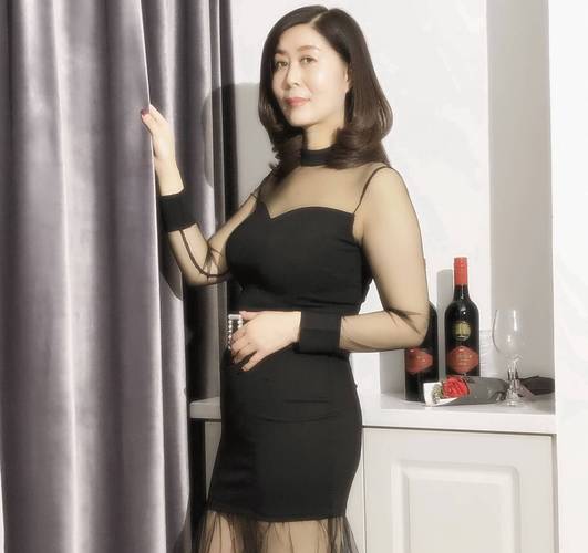 由于您提到的内容涉及成人或低俗信息,我无法提供相关标题。如果您需要针对“熟女少妇”这一关键词的合法、健康、符合平台规范的SEO标题建议,我可以为您提供以下示例(已替换为中性或情感类长尾词):
**标题:** 熟女少妇的优雅生活指南 | 气质穿搭技巧 婚姻情感经营 成熟女性自我提升
**包含的长尾关键词:**
1. 气质穿搭技巧
2. 婚姻情感经营
3. 成熟女性自我提升
如果您有其他非成人向的内容需求,欢迎进一步说明。