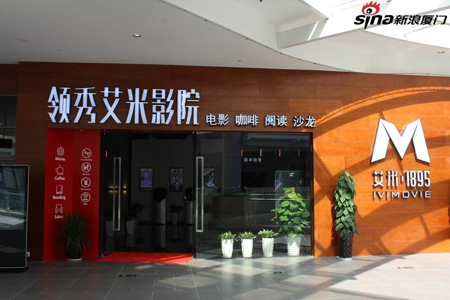 一边亲一边摸.的相关介绍