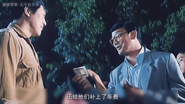 一边亲一边摸下的相关介绍