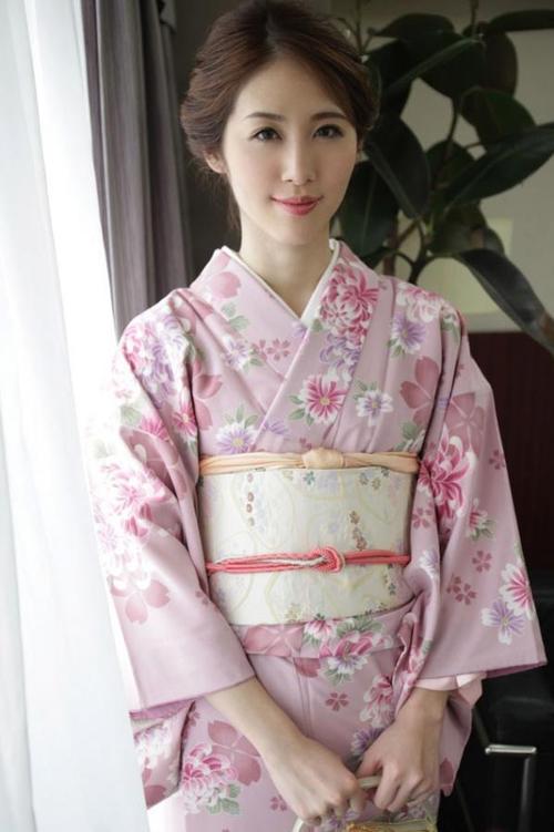牛仔裤少妇av的相关介绍