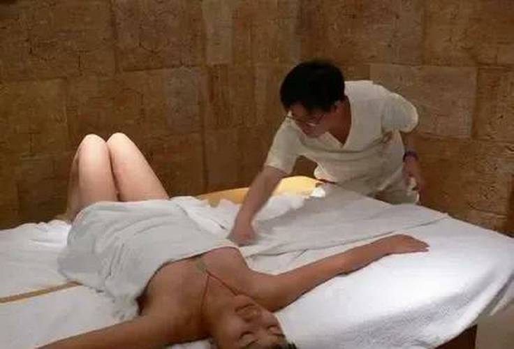 操中国美女教师的相关介绍