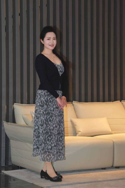 欧美人妻在线免费的相关介绍